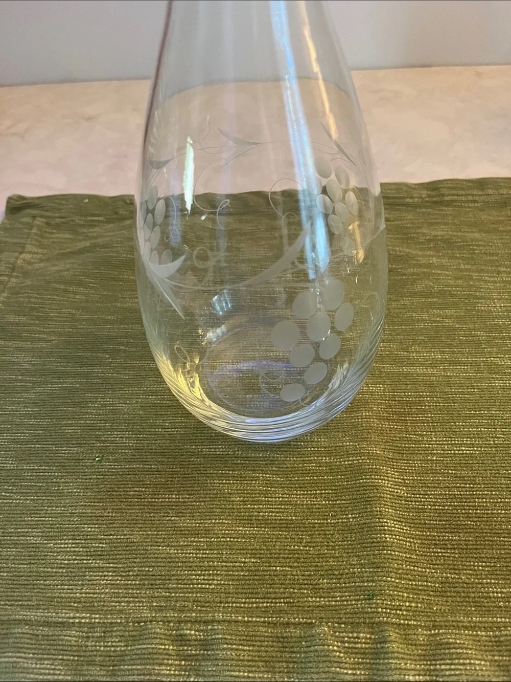 STUNNING ETCHED Glass  wine DECANTER STOPPER grape  design